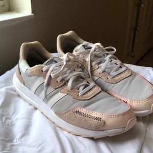 Adidas retrorun sneakers